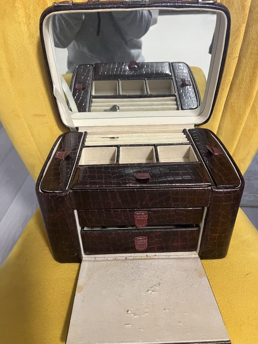 Kuferek na biżuterie