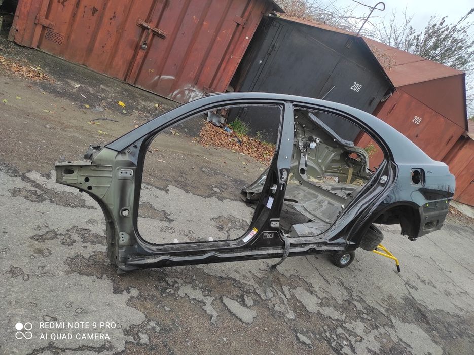 Кузов стойка Toyota Avensis T25 Авенсіс т25іс т25 Авенс