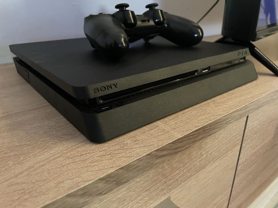 Konsola PS4 Slim 1TB