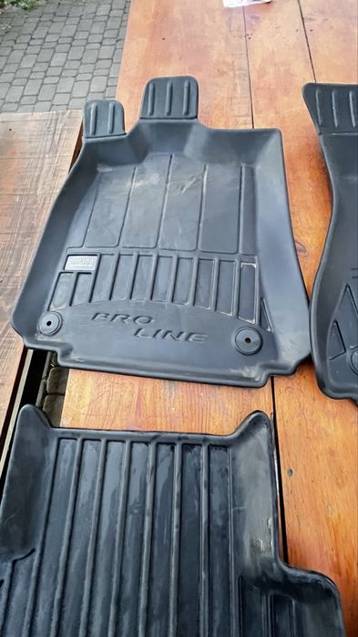 Sprzedam gumowe dywaniki marki Proline do Audi A4 B8 Kombi.