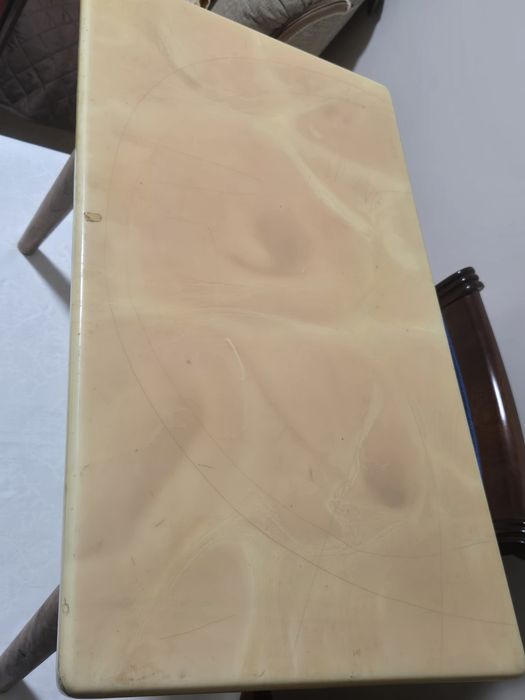 Mesa de centro tampo imita mármore