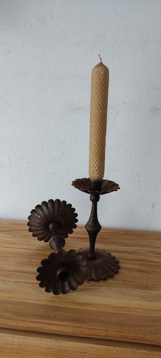 Par de castiçais, muito antigos em ferro* RESERVADO *