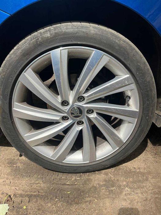 Оригинальные диски 5e3601025h  Audi Skoda VW Seat R18, 5*112 в комплекті з гумою