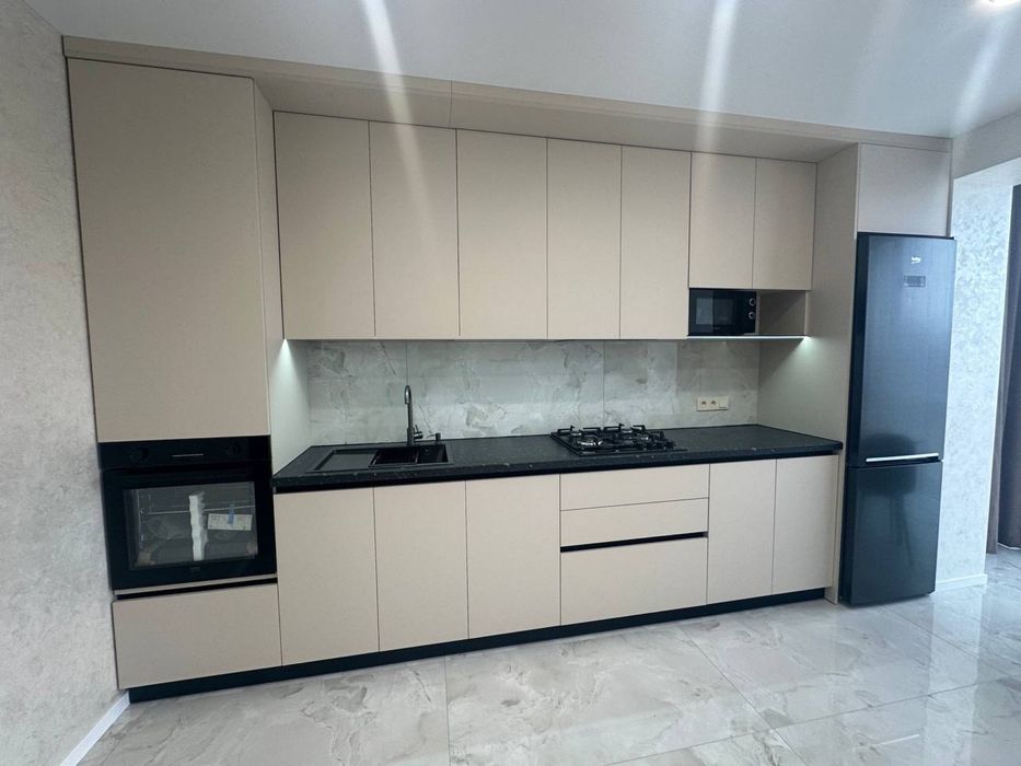 Продам  1-кімнатну  квартиру 44 м2 з ремонтом. вигляд на каштани.  м. Рівне ЖК «Статус»