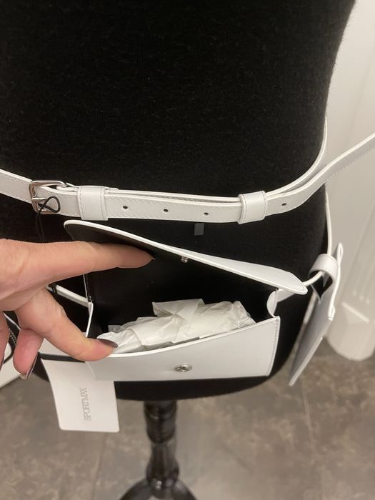 MAX MARA piękna torebka, nerka na pasku. NOWA