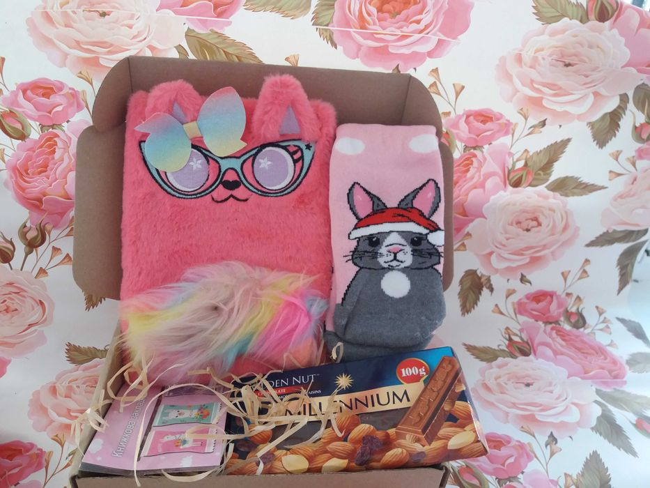 Подарункові набори для дівчат на 8 березня