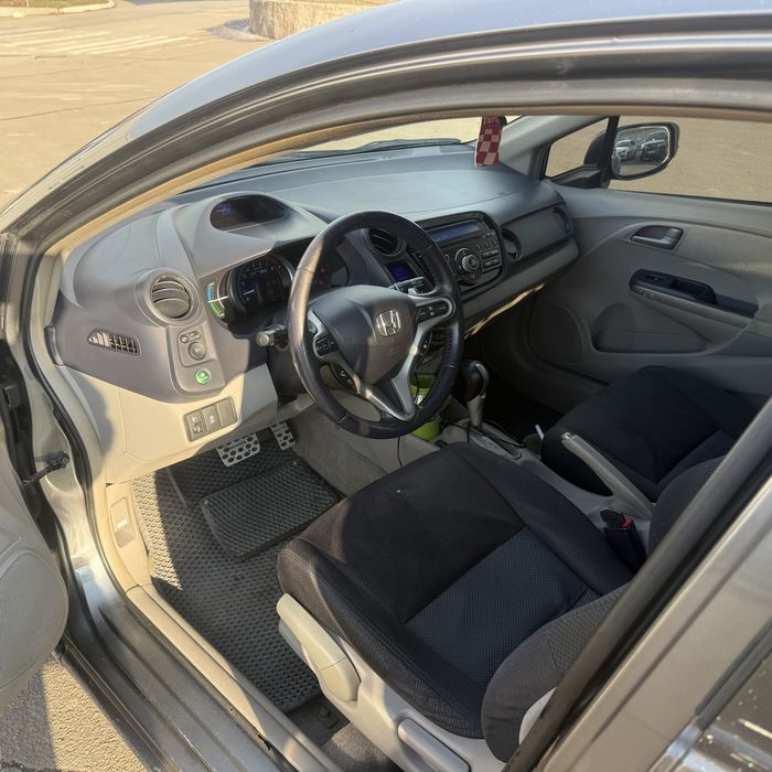 Аато Honda Insight
