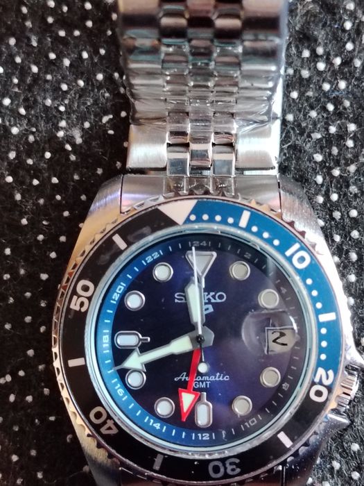 Наручные часы Seiko 5 Spots.