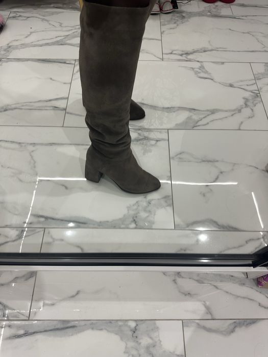 Високі стильні чоботи