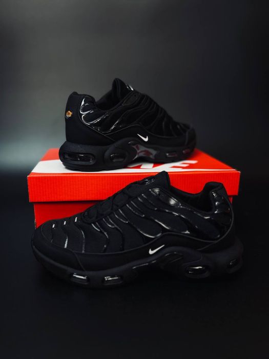 Мужские кросовки Nike Air Mak Tn Plus чоловічі чорні коросівки найк