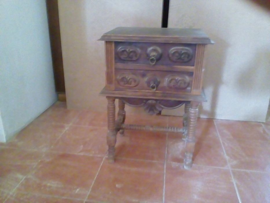 Solid Wood Bed and Nightstand64550282086659124