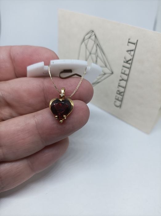 Złoty wisiorek z granatem i diamentami, złoto 750