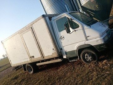 Sprzedam  samochód Renault kat.B  do przewozu zwierząt