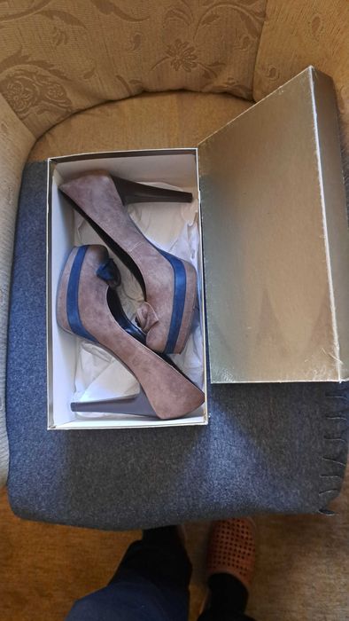 Venezia urocze czółenka szpilki na platformie r.37,5