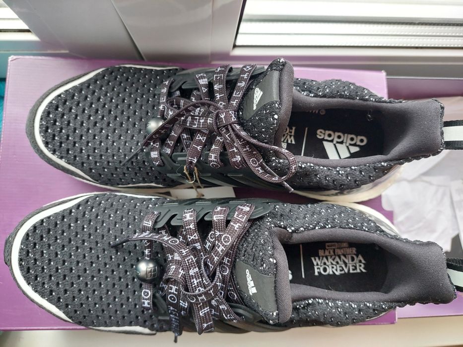 Adidas Black Panther кросівки унісекс  25,5 см