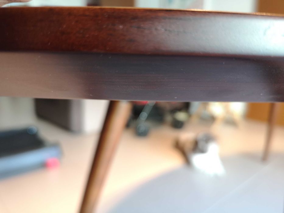 Mesa oval de nogueira, sem cadeiras!