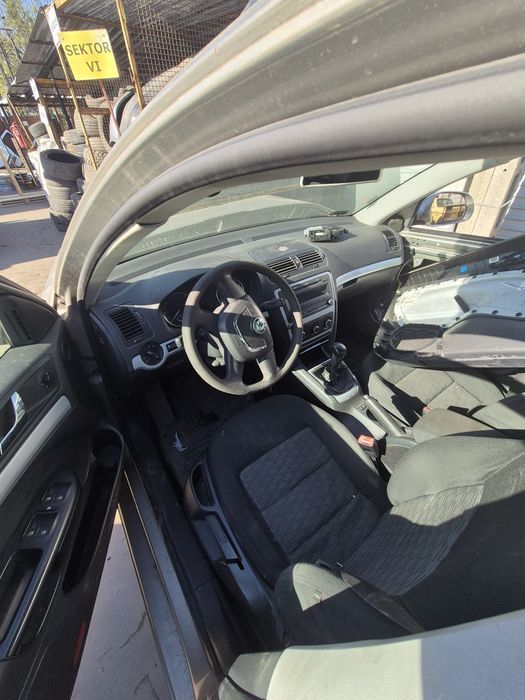 Audi a4 b8 2.0 tdi CAGC  na czesci