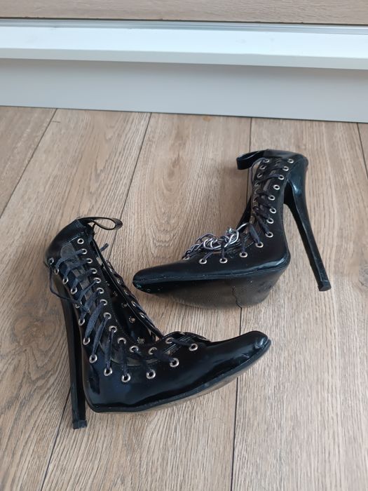 Mega wysokie szpilki