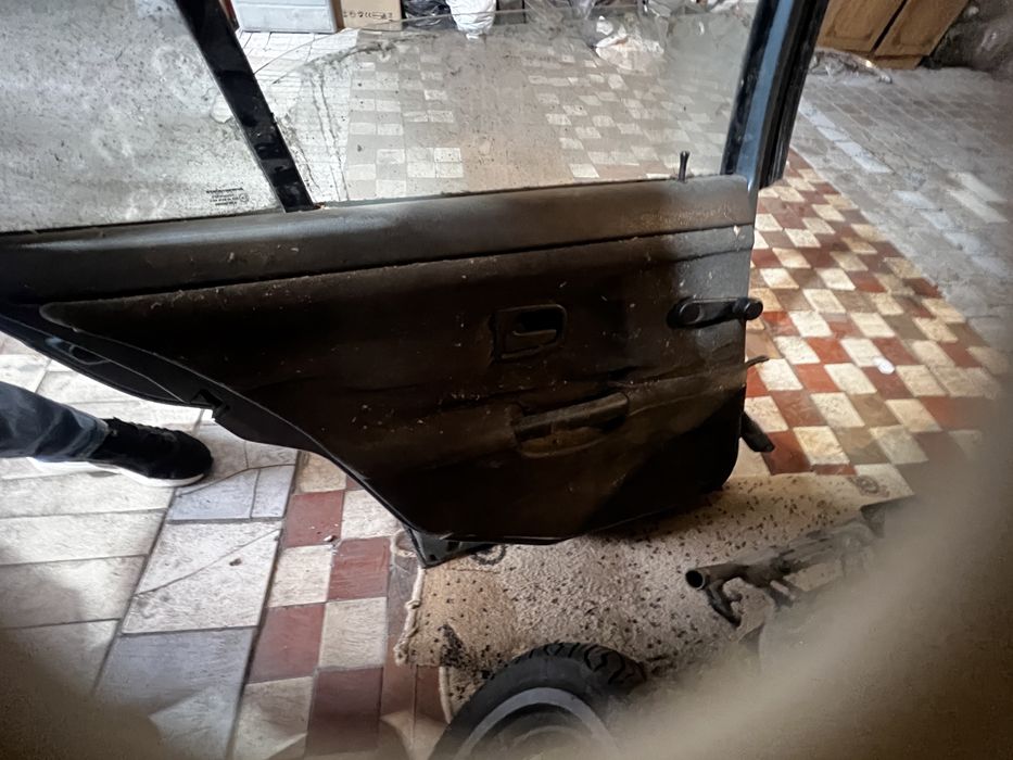 Зажняя дверь бмв е36