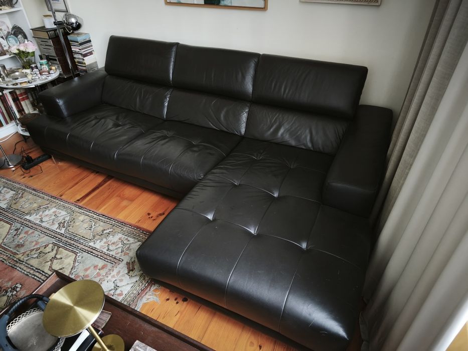 Sofá 3 lugares em pele