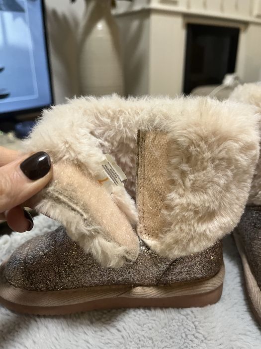 Уггі для дівчинки