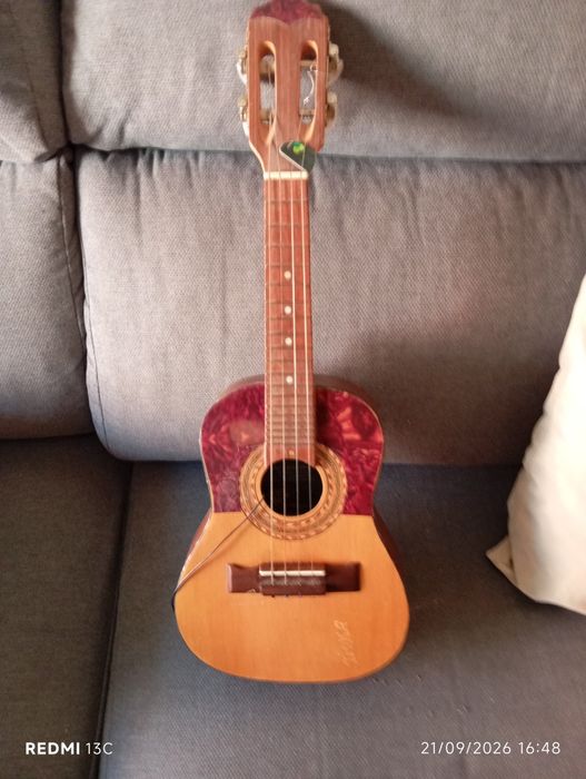 Vendo cavaquinho brasileiro, só 150€