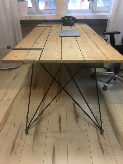 duży stół/biurko z drewnianych drzwi z okuciami