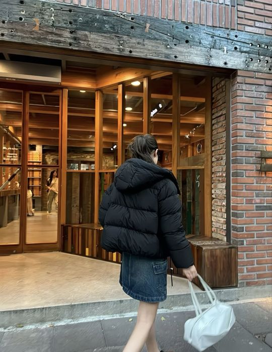 В продажі Жіночий пуховик від бренду Loewe