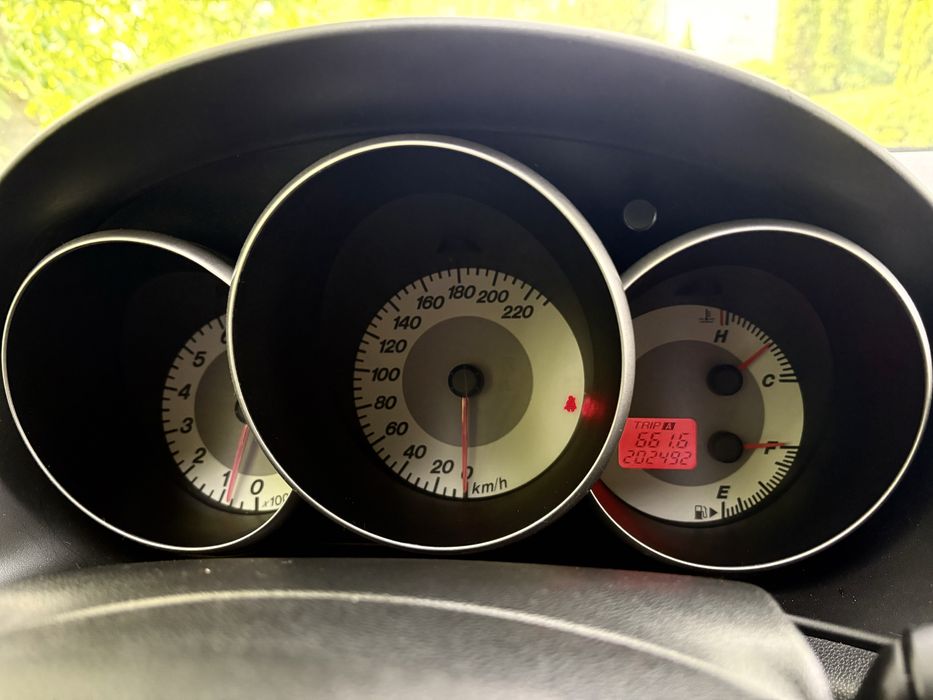 Продам автомобіль Mazda 3 1.6