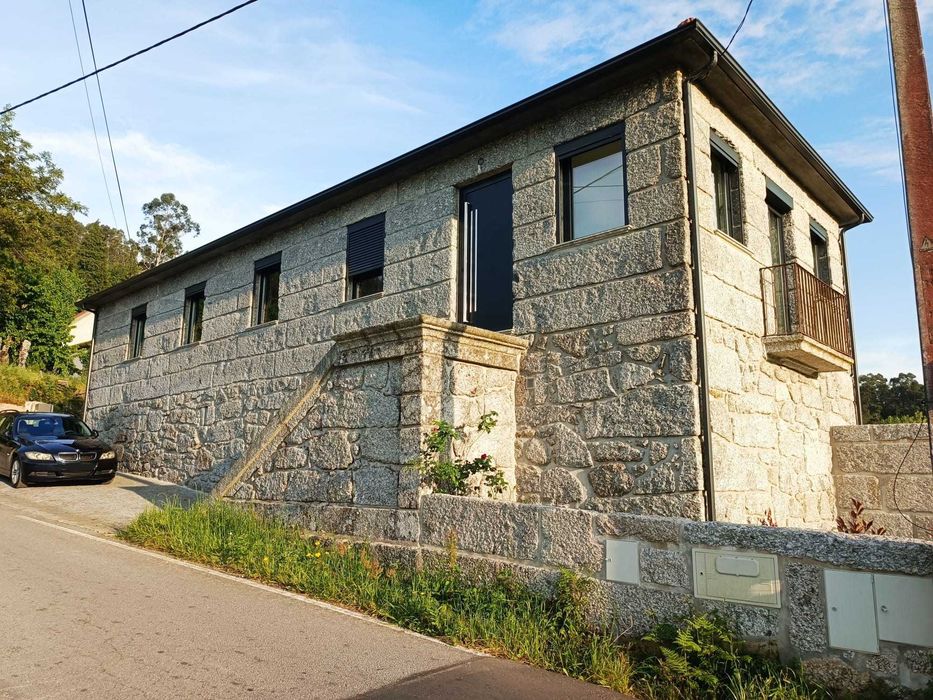 Quintinha com 12.000 m² e casa V3 totalmente renovada – o refúgio perfeito!
