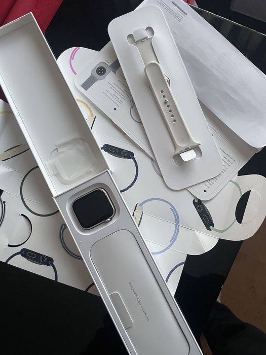 Apple Watch SE 3 - 44mm - Alumínio Luz das estrelas | Sport Band