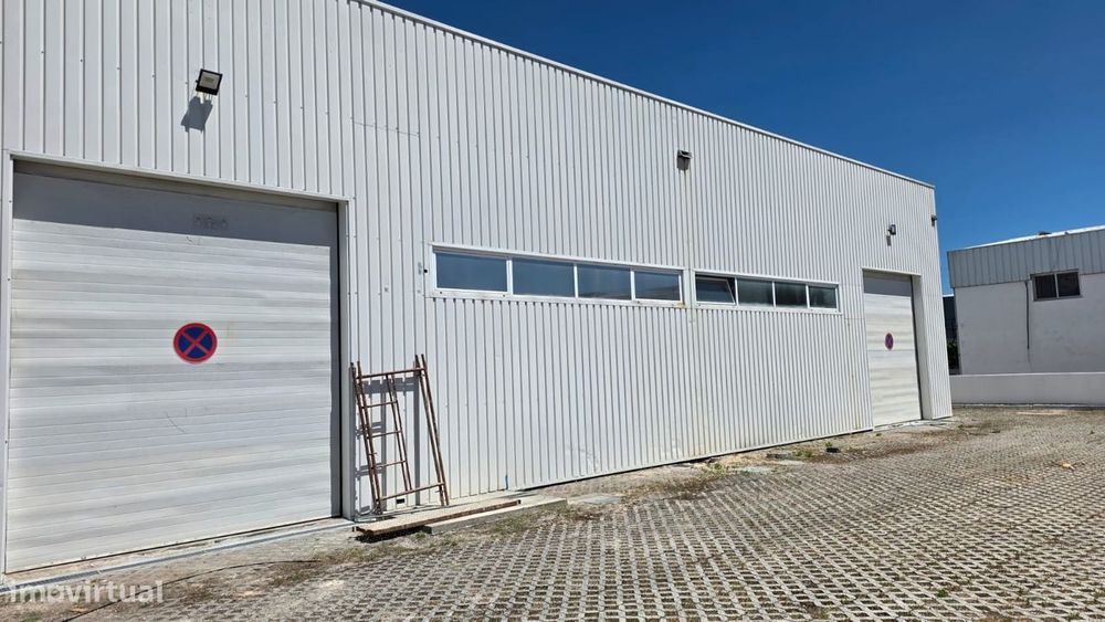 3 Pavilhões Industriais interligados c/possibilidade venda separada!