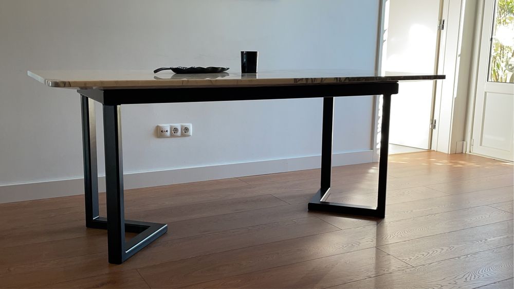 Mesa em Mármore pele tigre 190x90cm 6 lugares