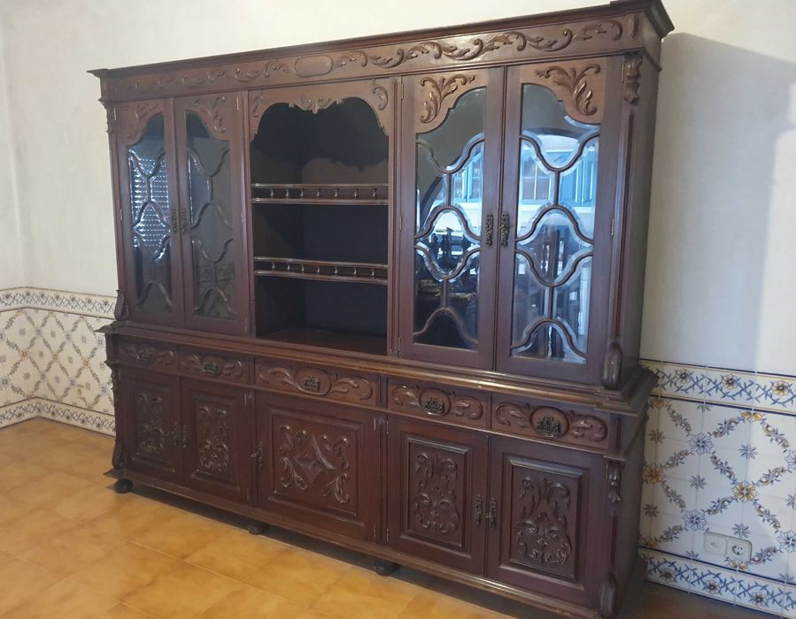 Móvel Cristaleira / Aparador / Louceiro, em mogno maciço