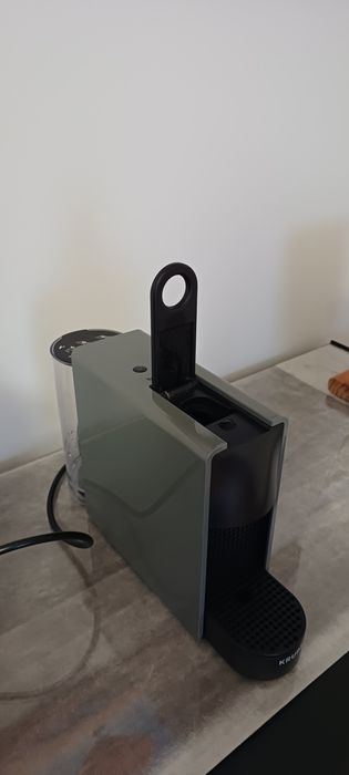 Maquina de cafe nespresso essenza mini