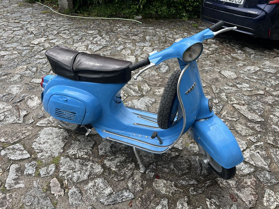 Vespa 50s bem estimada