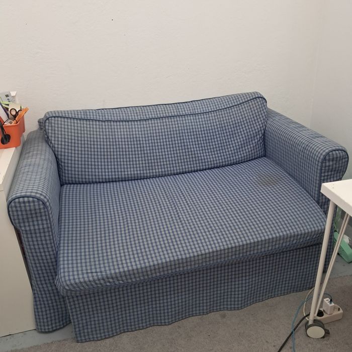 Sofá cama casal estreito  do Ikea usado