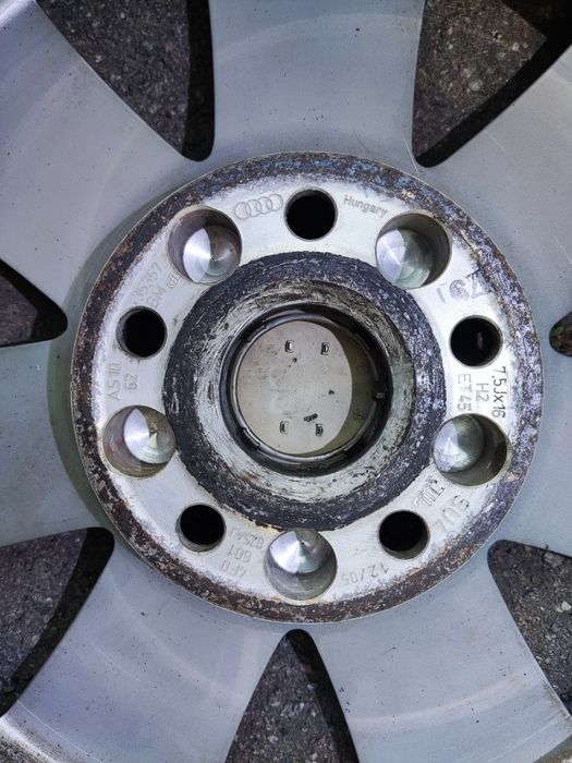Продам комплект оригінальних дисків від АУДІ А6С6 з резиною