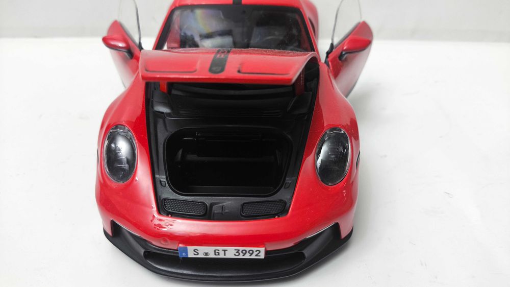 Модель Porsche 911 GT3 Maisto Red масштаб 1:18