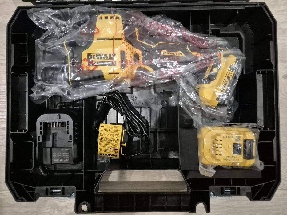 DeWalt - Piła szablasta akumulatorowa 12V 2x2Ah