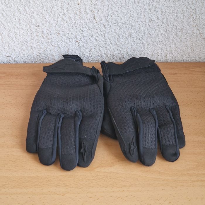 Luvas Alpinestars Stated Air Pretas - (60€) e Luvas Dainese Druid 4 Pretas - (200€)