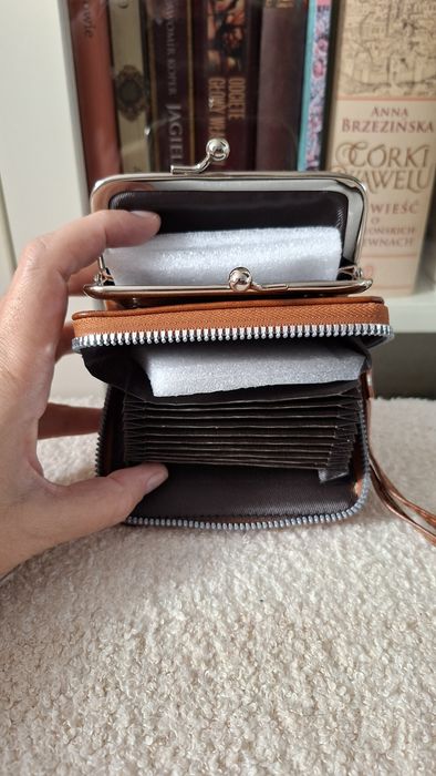 Nowy portfel z delikatnym połyskiem