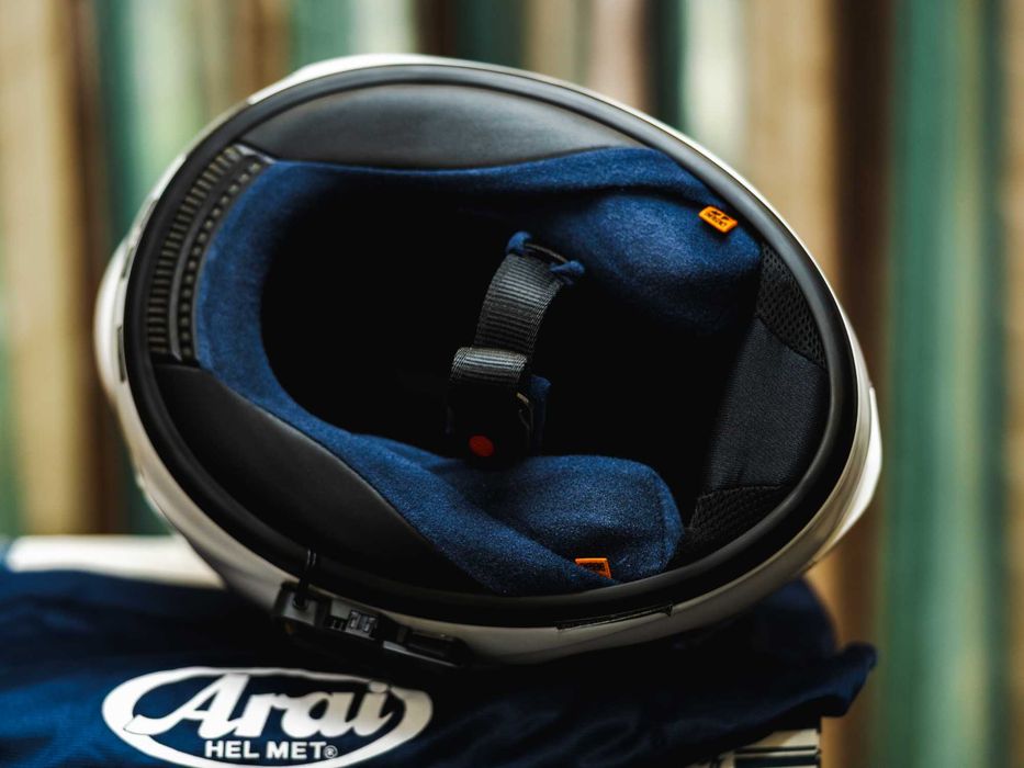 Capacete Arai Quantic ( Cor diamond white ) Tamanho L ( Como novo )