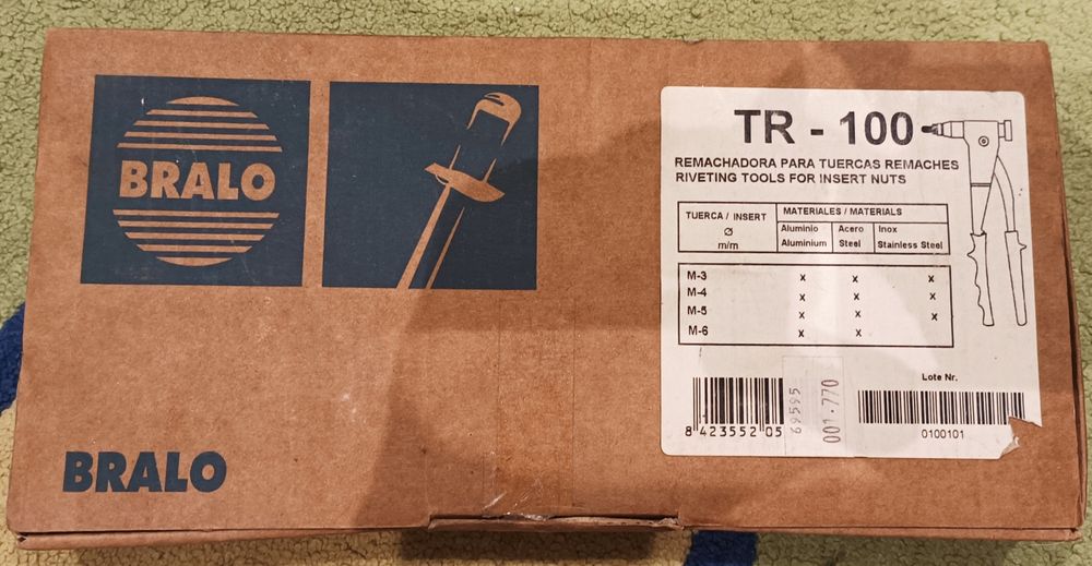 Máquina de rebitar porcas manual