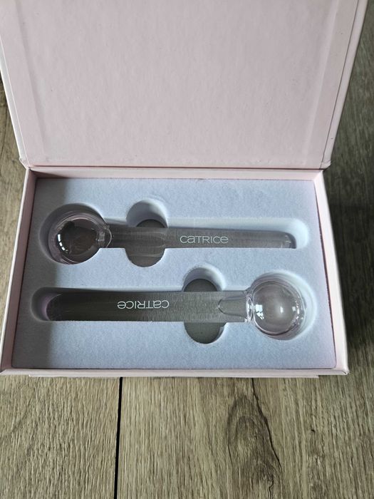 Masażer do twarzy kule lodowe CATRICE roller chłodzący lifting spa