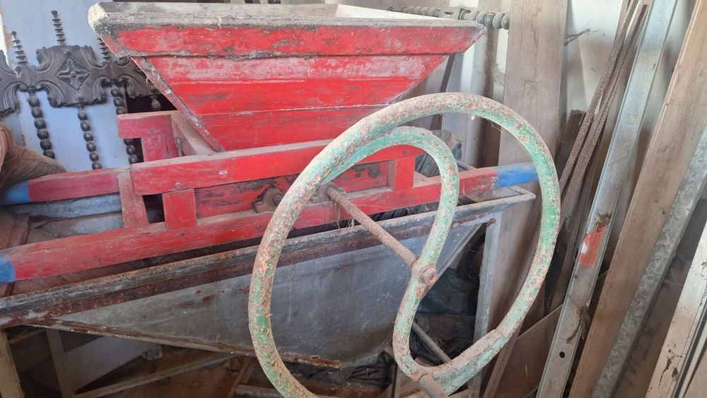 Esmagador de uvas antigo