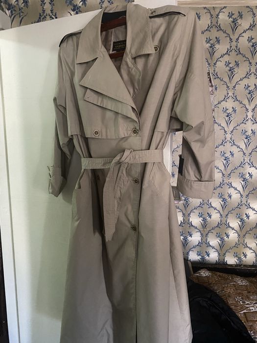 Плащ жіночий світлий