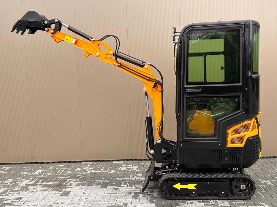 MINI GIRATORIA 1500 KG CABINADA MOTOR KUBOTA HT153KCB