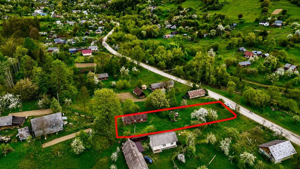 Будинок з ділянкою в карпатському селі Орів