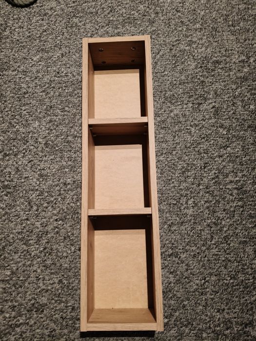 Otwarta szafka wisząca 20cm szerokości